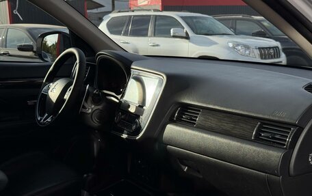 Mitsubishi Outlander III рестайлинг 3, 2017 год, 1 970 000 рублей, 12 фотография