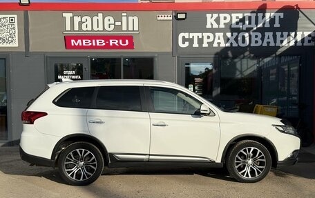 Mitsubishi Outlander III рестайлинг 3, 2017 год, 1 970 000 рублей, 9 фотография