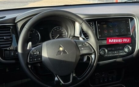 Mitsubishi Outlander III рестайлинг 3, 2017 год, 1 970 000 рублей, 13 фотография
