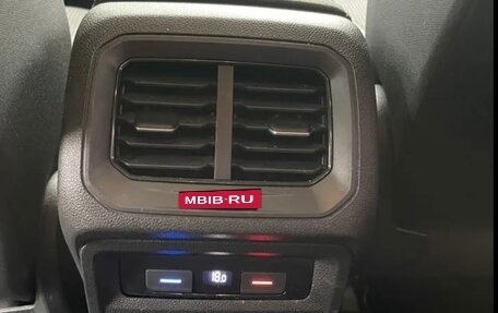 Volkswagen Tiguan II, 2019 год, 2 100 000 рублей, 6 фотография