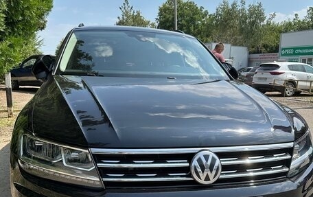 Volkswagen Tiguan II, 2019 год, 2 100 000 рублей, 1 фотография