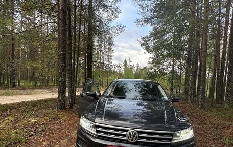 Volkswagen Tiguan II, 2019 год, 2 100 000 рублей, 2 фотография