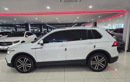 Volkswagen Tiguan II, 2023 год, 4 086 012 рублей, 2 фотография