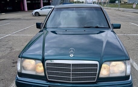 Mercedes-Benz E-Класс, 1995 год, 700 000 рублей, 1 фотография