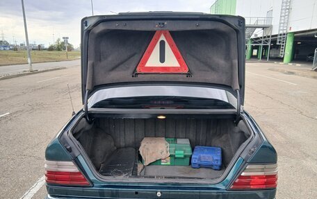 Mercedes-Benz E-Класс, 1995 год, 700 000 рублей, 9 фотография
