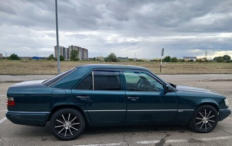 Mercedes-Benz E-Класс, 1995 год, 700 000 рублей, 4 фотография
