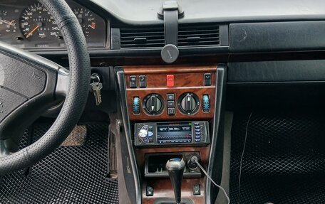 Mercedes-Benz E-Класс, 1995 год, 700 000 рублей, 5 фотография