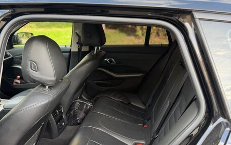 BMW 3 серия, 2019 год, 2 400 000 рублей, 9 фотография