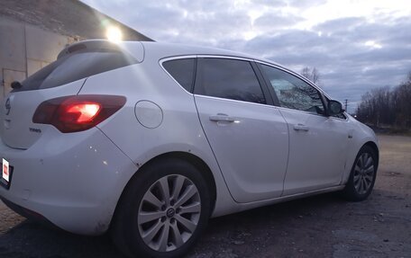 Opel Astra J, 2011 год, 460 000 рублей, 3 фотография