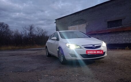 Opel Astra J, 2011 год, 460 000 рублей, 2 фотография