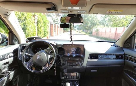 Mitsubishi Outlander III рестайлинг 3, 2018 год, 1 850 000 рублей, 5 фотография