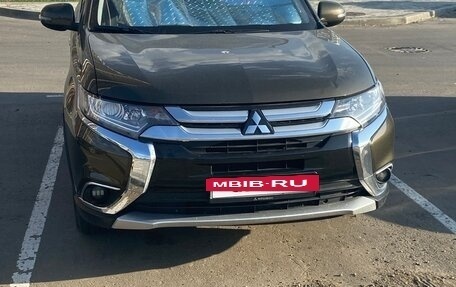 Mitsubishi Outlander III рестайлинг 3, 2018 год, 1 850 000 рублей, 7 фотография