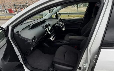 Toyota Prius IV XW50, 2018 год, 1 450 000 рублей, 11 фотография
