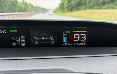 Toyota Prius IV XW50, 2018 год, 1 450 000 рублей, 13 фотография