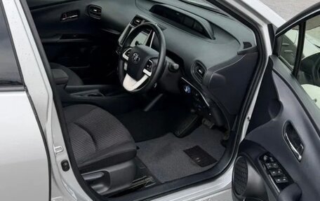 Toyota Prius IV XW50, 2018 год, 1 450 000 рублей, 12 фотография