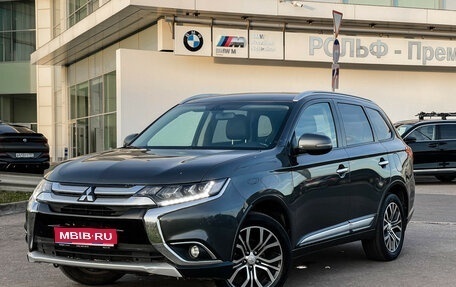 Mitsubishi Outlander III рестайлинг 3, 2018 год, 1 947 000 рублей, 1 фотография