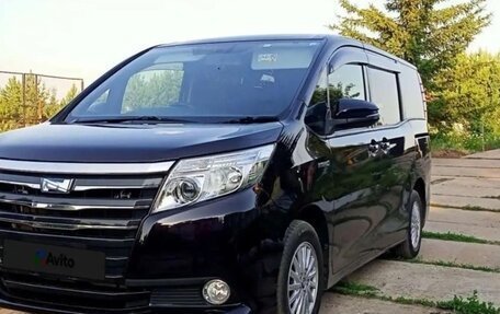 Toyota Noah III, 2014 год, 1 949 000 рублей, 2 фотография
