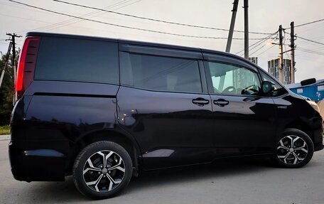 Toyota Noah III, 2014 год, 1 949 000 рублей, 7 фотография