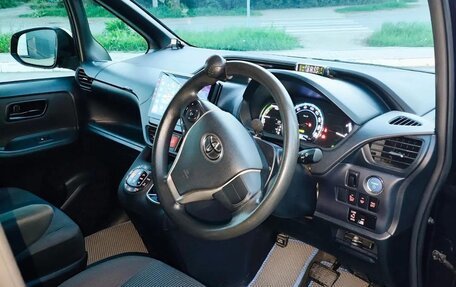 Toyota Noah III, 2014 год, 1 949 000 рублей, 16 фотография