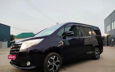 Toyota Noah III, 2014 год, 1 949 000 рублей, 4 фотография