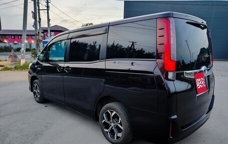Toyota Noah III, 2014 год, 1 949 000 рублей, 8 фотография
