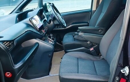 Toyota Noah III, 2014 год, 1 949 000 рублей, 13 фотография