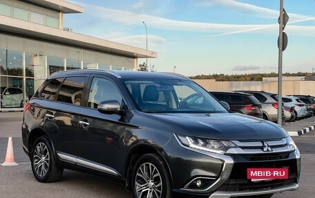 Mitsubishi Outlander III рестайлинг 3, 2018 год, 1 947 000 рублей, 3 фотография