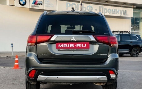 Mitsubishi Outlander III рестайлинг 3, 2018 год, 1 947 000 рублей, 6 фотография