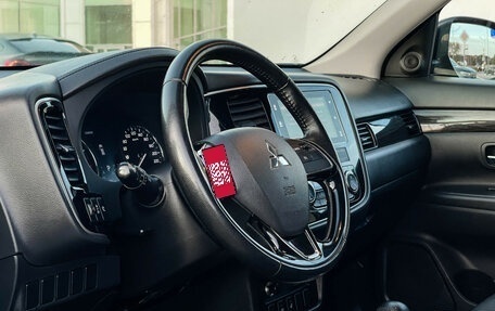 Mitsubishi Outlander III рестайлинг 3, 2018 год, 1 947 000 рублей, 13 фотография