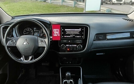 Mitsubishi Outlander III рестайлинг 3, 2018 год, 1 947 000 рублей, 12 фотография