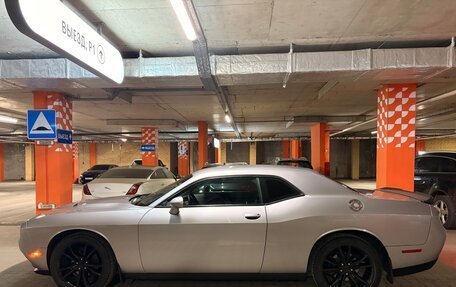 Dodge Challenger III рестайлинг 2, 2016 год, 2 600 000 рублей, 5 фотография