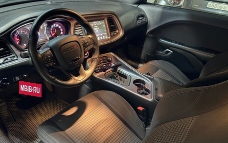 Dodge Challenger III рестайлинг 2, 2016 год, 2 600 000 рублей, 9 фотография
