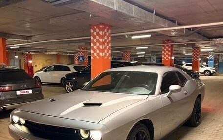 Dodge Challenger III рестайлинг 2, 2016 год, 2 600 000 рублей, 6 фотография
