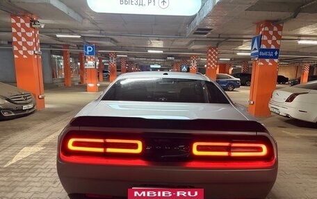 Dodge Challenger III рестайлинг 2, 2016 год, 2 600 000 рублей, 3 фотография