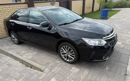 Toyota Camry, 2015 год, 2 300 000 рублей, 2 фотография