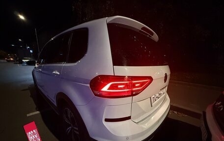 Volkswagen Touran III, 2022 год, 2 600 000 рублей, 3 фотография