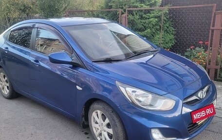 Hyundai Solaris II рестайлинг, 2011 год, 740 000 рублей, 2 фотография