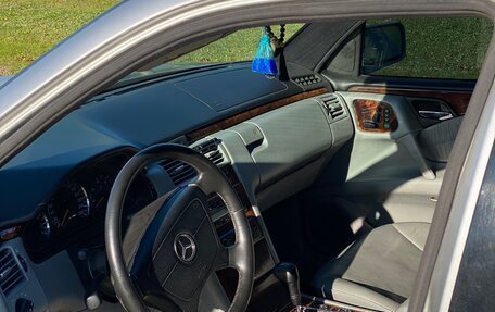 Mercedes-Benz E-Класс, 1997 год, 360 000 рублей, 7 фотография