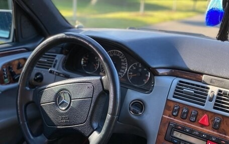 Mercedes-Benz E-Класс, 1997 год, 360 000 рублей, 12 фотография