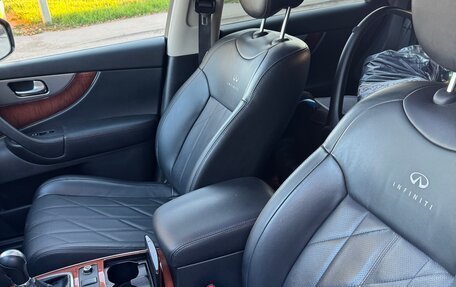 Infiniti QX70, 2013 год, 2 400 000 рублей, 13 фотография