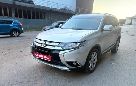 Mitsubishi Outlander III рестайлинг 3, 2016 год, 1 750 000 рублей, 1 фотография