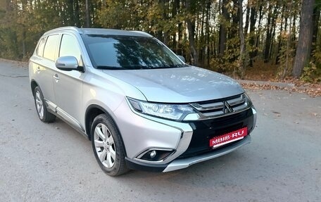 Mitsubishi Outlander III рестайлинг 3, 2016 год, 1 750 000 рублей, 2 фотография