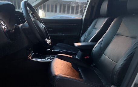 Mitsubishi Outlander III рестайлинг 3, 2016 год, 1 750 000 рублей, 9 фотография