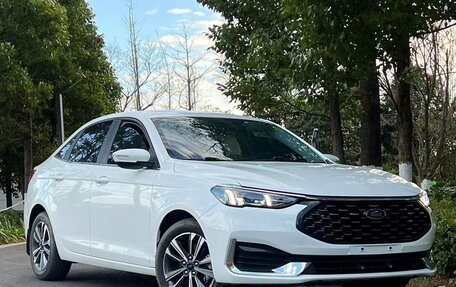 Ford Escort, 2022 год, 880 000 рублей, 3 фотография