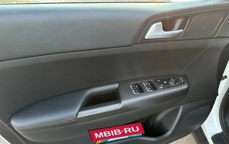 KIA Sportage IV рестайлинг, 2020 год, 2 300 000 рублей, 8 фотография