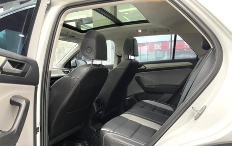 Volkswagen T-Roc I, 2023 год, 1 900 000 рублей, 9 фотография