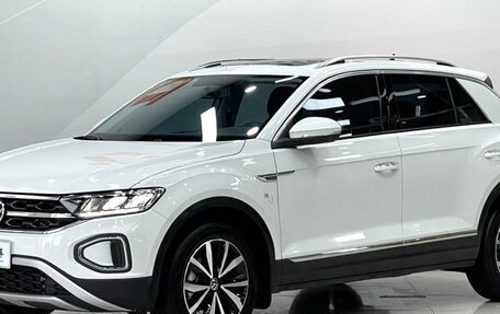Volkswagen T-Roc I, 2023 год, 1 900 000 рублей, 3 фотография