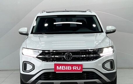 Volkswagen T-Roc I, 2023 год, 1 900 000 рублей, 2 фотография