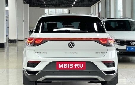 Volkswagen T-Roc I, 2023 год, 1 900 000 рублей, 4 фотография