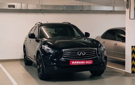 Infiniti QX70, 2014 год, 3 030 000 рублей, 9 фотография